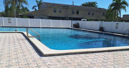 Cozy Lake view King bedroom full bathroom includes fitness room,and pool.