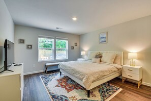 4 bedrooms, iron/ironing board, WiFi, bed sheets - New! The Tiger's Perch- Close to Clemson. (Seneca)