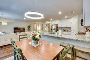 Dining - New! The Tiger's Perch- Close to Clemson. (Seneca)