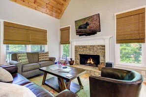 Smart-TV, peis, videospill og fotballspill