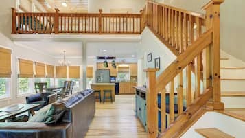 Smart-TV, Kamin, Videospiele, TischfuĂball