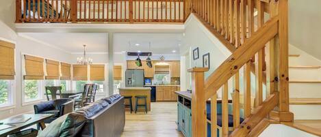 Televisor intel·ligent, llar de foc, videojocs i futbolí