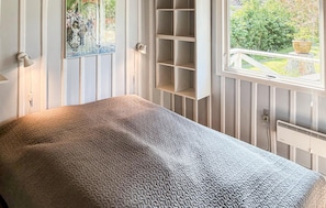 3 bedrooms, iron/ironing board, travel crib, free WiFi