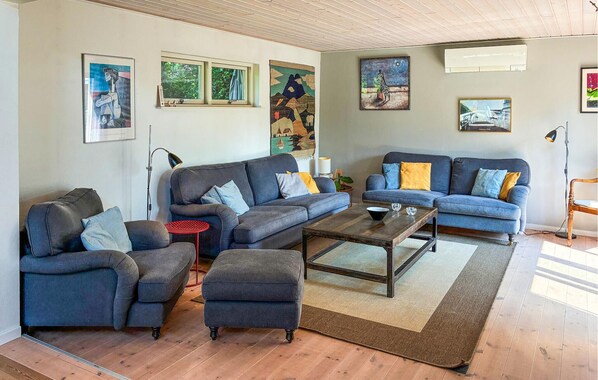 Smart TV, fireplace - Stunning home in Gilleleje with WiFi (Gilleleje)