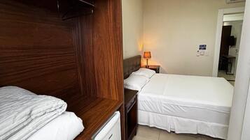 ๋๋ญ์ค๋ฃธ | ์ฑ
์, ๋
ธํธ๋ถ ์์
๊ณต๊ฐ, ์๋ง ์ปคํผ, ๋ฐฉ์ ์ค๋น