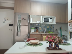 Microwave, oven, stovetop - Studio with balcony and wide view in Santana - SP, Jardim São Paulo subway, 12 min (Santana São Paulo)