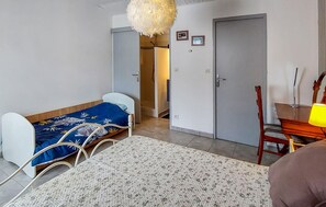 1 bedroom, iron/ironing board, free WiFi