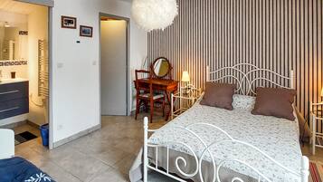 1 habitación, tabla de planchar con plancha y wifi gratis