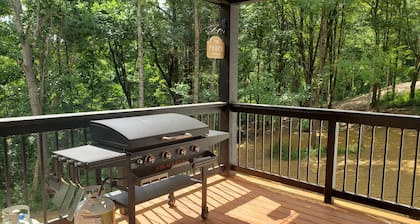 Lavish New Lodge Surrounded by Nature in Hocking Hills - Lodge 1