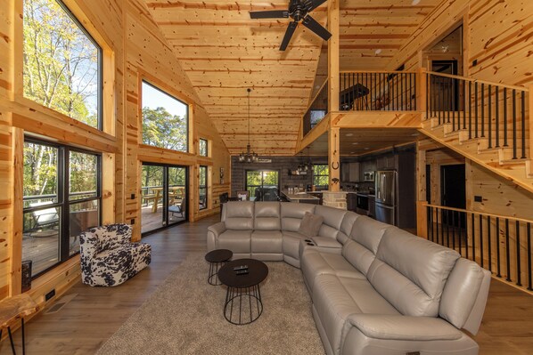 Smart TV, fireplace, foosball - Lavish New Lodge Surrounded by Nature in Hocking Hills - Lodge 1 (Logan)