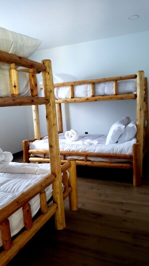 4 bedrooms, desk, iron/ironing board, free WiFi