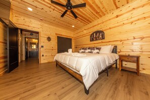 4 Schlafzimmer, Schreibtisch, Bügeleisen/Bügelbrett, kostenloses WLAN