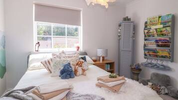 2 habitaciones, decoración personalizada y muebles diferentes