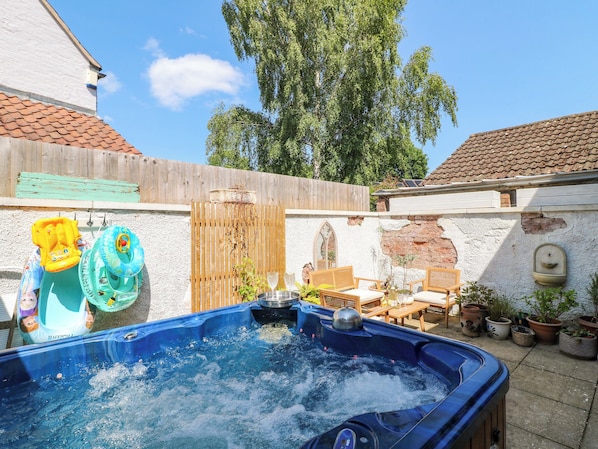 Bồn tắm spa ngoài trời