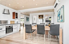 Dining - Beautiful home in Middelfart with WiFi (Middelfart)