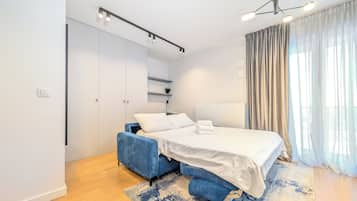 Iron/ironing board, WiFi, bed sheets