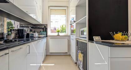 Wrocław Escape Apartment with Garden