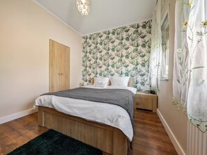 2 عدّة غرف نوم ومكواة/لوح كي وواي فاي وملاءات أسرّة