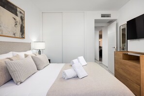 1 bedroom, in-room safe, iron/ironing board, free WiFi