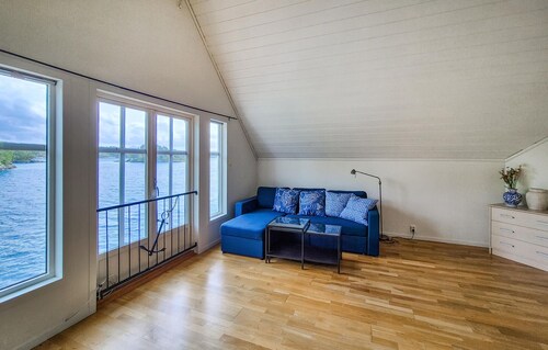 Cozy home in Lepsøy with house sea view