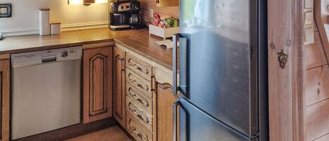 Refrigerador, horno, placa de cocina, lavavajillas