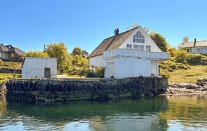 Exterior - Nice home in Manger with house sea view (Manger)