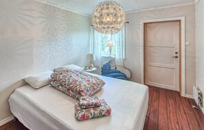 4 bedrooms, free WiFi - Nice home in Manger with house sea view (Manger)