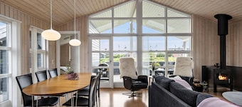 Cozy home in Tarm with WiFi