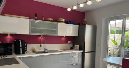 Fréjus a menos de 3 km de las playas, Casa para 6 personas, 3 habitaciones, aire acondicionado, wifi, parking