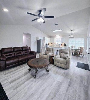 Smart TV, fireplace