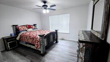 3 bedrooms, iron/ironing board, free WiFi, bed sheets