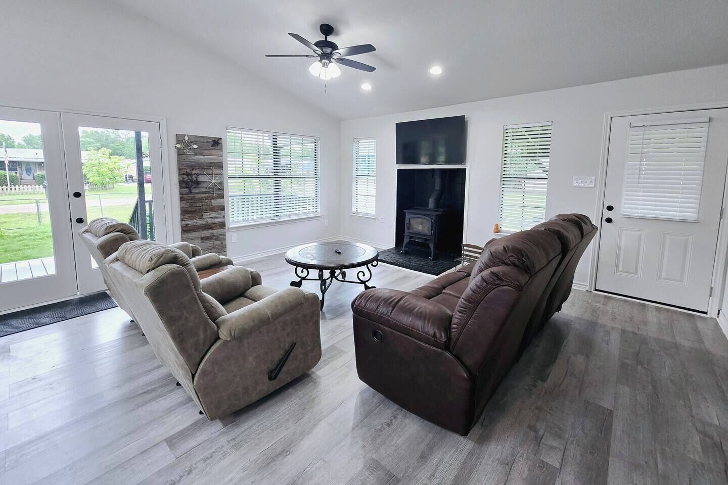 Télévision, cheminée