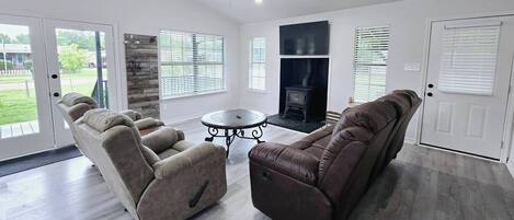 Télévision, cheminée