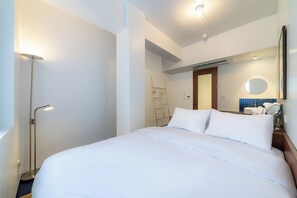 标准双人房, 城市景观 | 特色装修、特色家居、办公桌、遮光窗帘