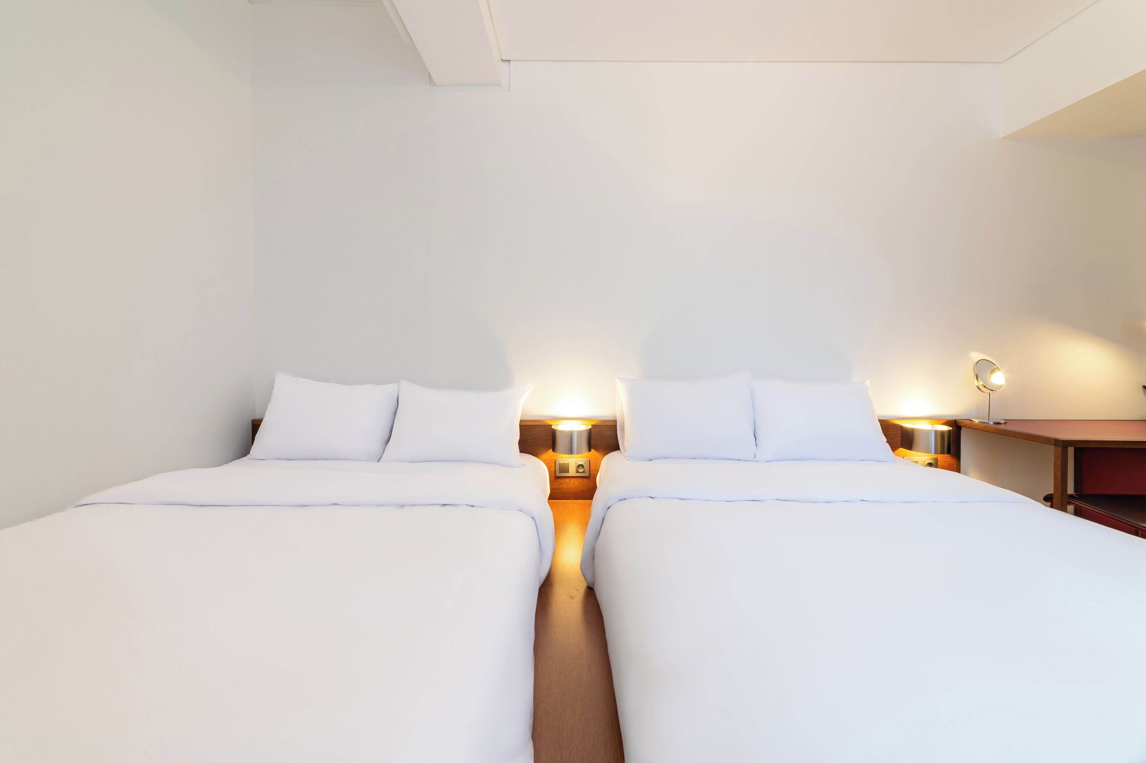 Familierom, privat bad, byutsikt | Individuelt dekorert, individuelt innredet og skrivebord