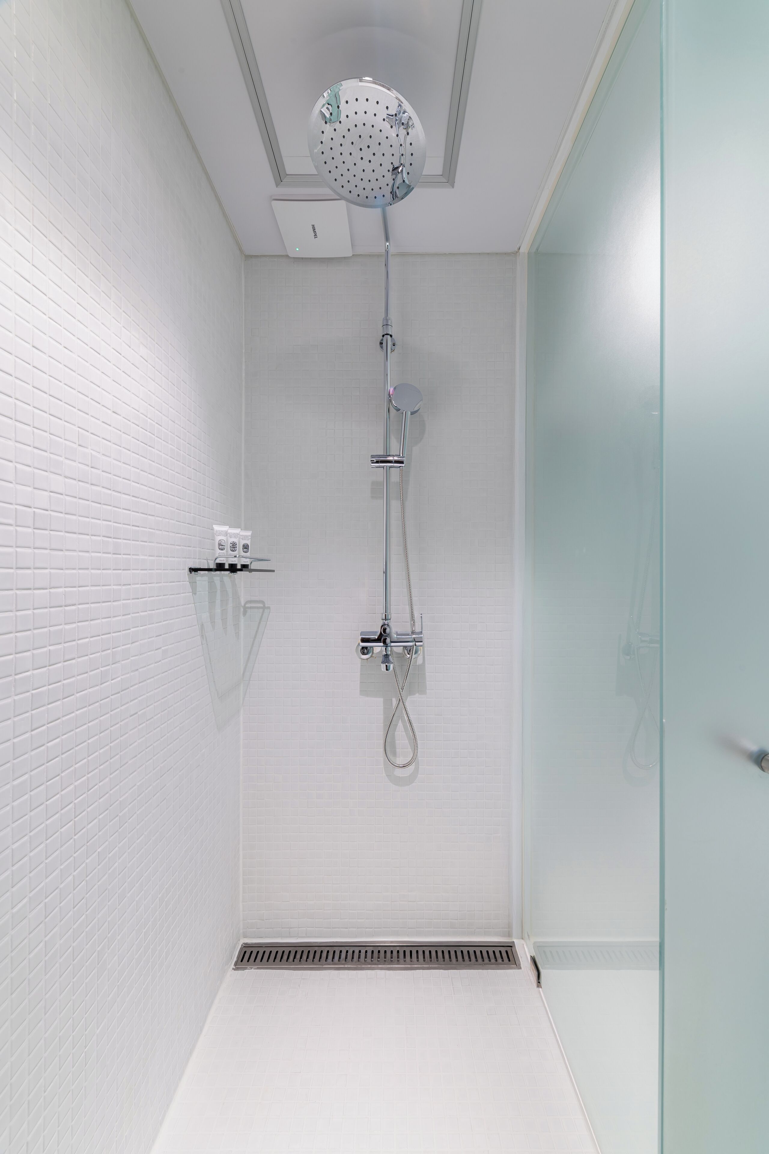 Chambre Supérieure avec lits jumeaux, plusieurs lits, vue ville | Douche de la salle de bain