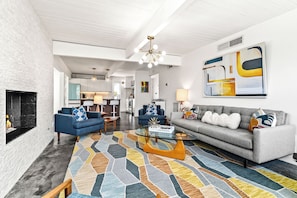 Smart TV, fireplace