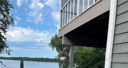 Lakehouse + Guesthouse Retreat with hot tub - Pontoon & Jet Ski Rental