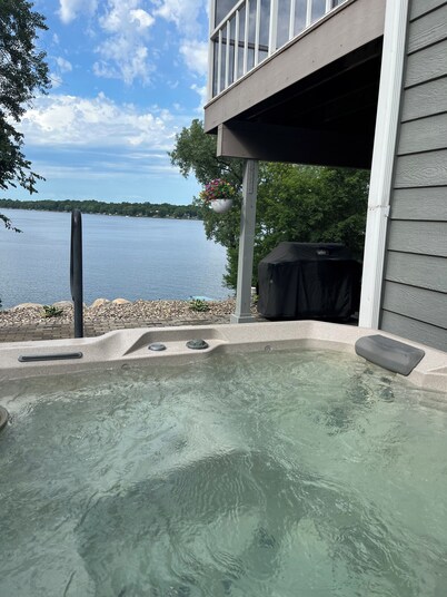 Lakehouse + Guesthouse Retreat with hot tub - Pontoon & Jet Ski Rental