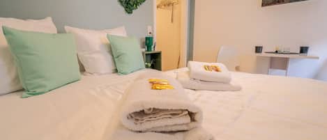 1 habitación, tabla de planchar con plancha, wifi y ropa de cama