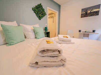 Green Oasis Studio · Central