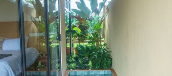 Scenic 1-bedroom Villa with private Hot Tub, AC, and WiFi