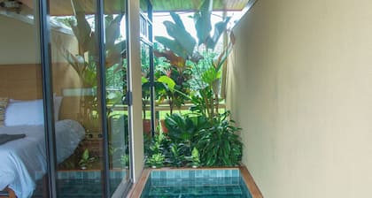 Scenic 1-bedroom Villa with private Hot Tub, AC, and WiFi