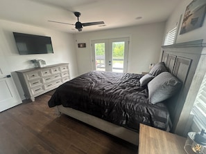 3 bedrooms, WiFi, bed sheets - CURRENT RIVER CABIN 3-bedroom home in Van Buren on Current River.. brand new! (Van Buren)