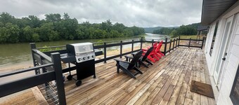 CURRENT RIVER CABIN 3-bedroom home in Van Buren on Current River.. brand new!
