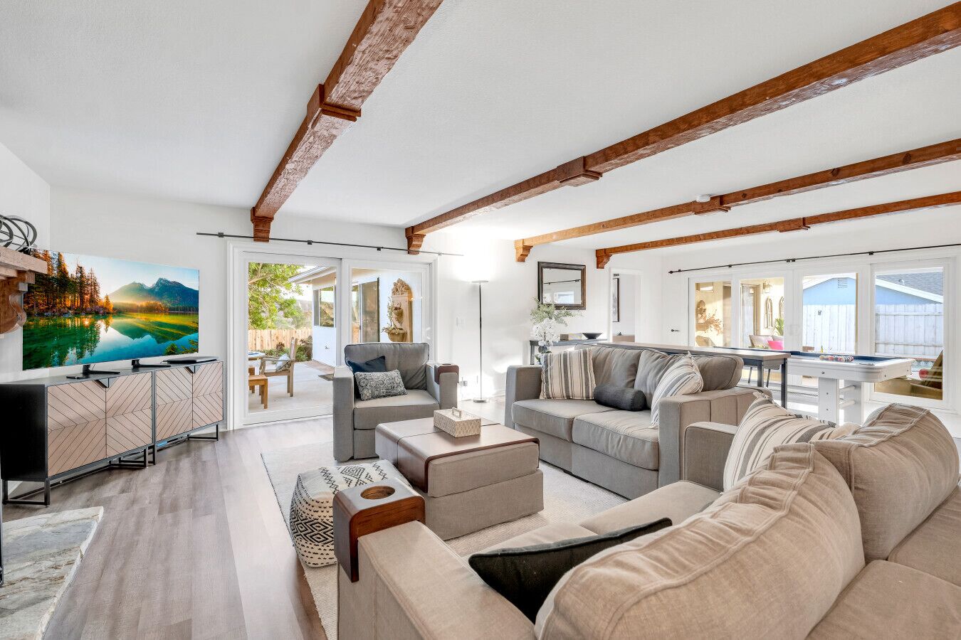 智能电视、壁炉、乒乓球