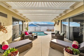 حمّام سباحة خارجي