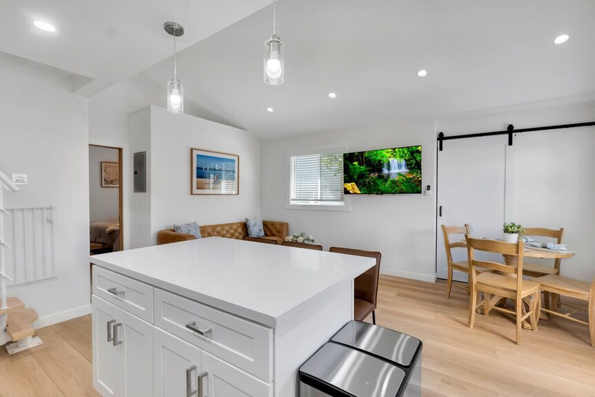 Brand New Cottage, Putting Green, Private Patio - Thousand Oaks, CA