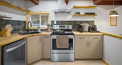 Stay at 4K – Modern Forest Cabin w/ Deck, Firepit & EV Charging in Arnold.