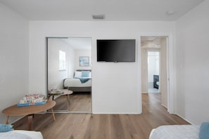 2 bedrooms, desk, iron/ironing board, free WiFi